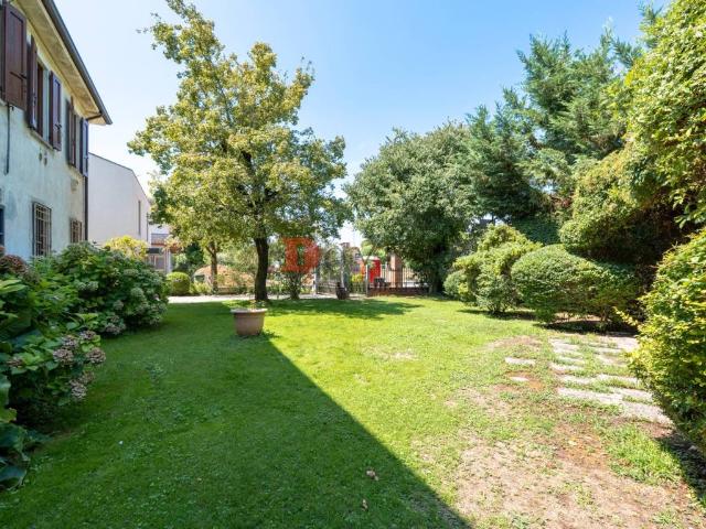 Villa in vendita a Curtatone MN