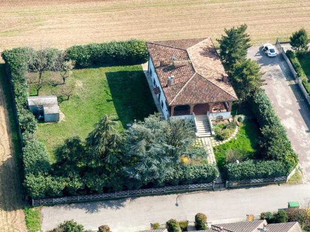 Villa in vendita a Curtatone MN