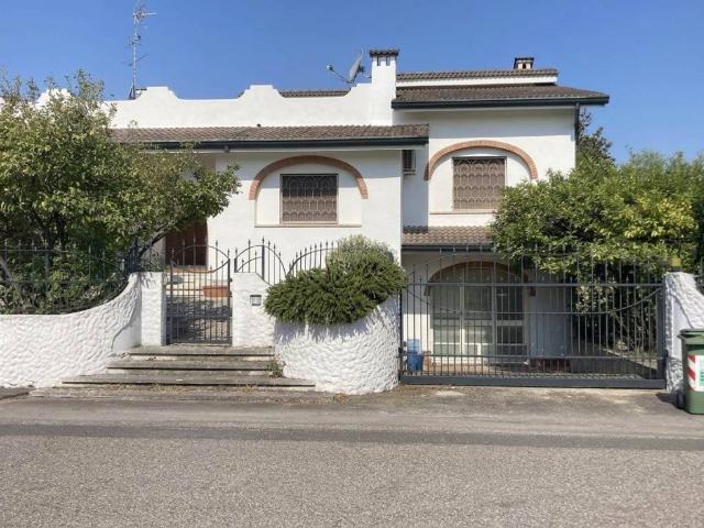 Villa in vendita a Curtatone MN
