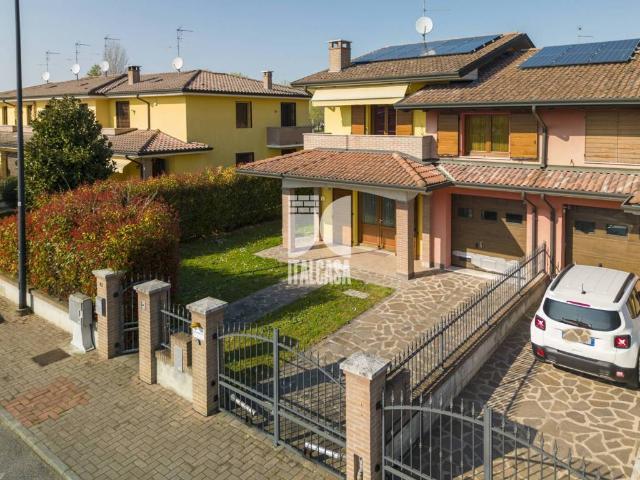 Villa in vendita a Curtatone MN