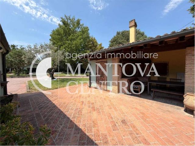 Villa in vendita a Curtatone MN