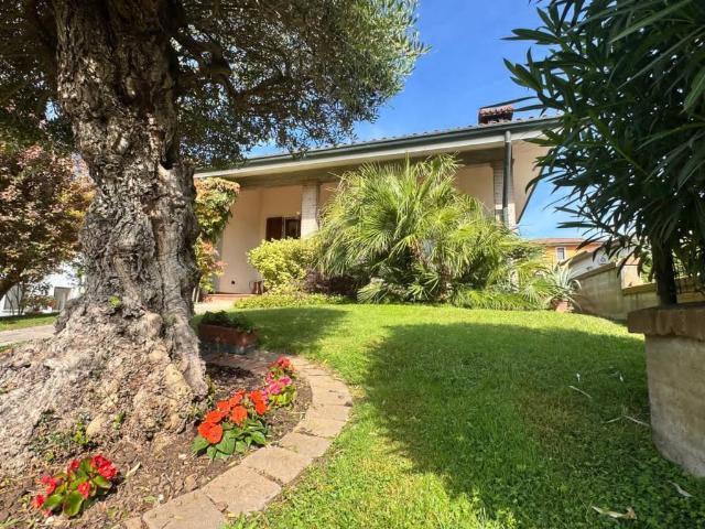 Villa in vendita a Curtatone MN