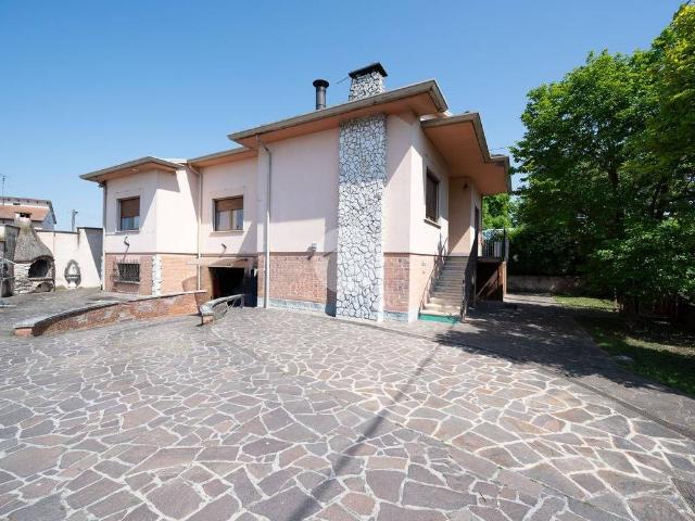 Villa in vendita a Curtatone MN