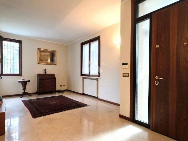 Villa in vendita a Curtatone MN
