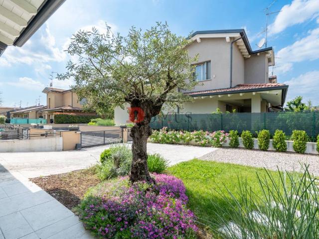 Villa in vendita a Curtatone MN