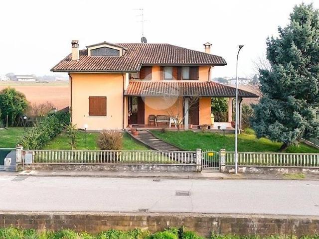 Villa in vendita a Curtatone MN