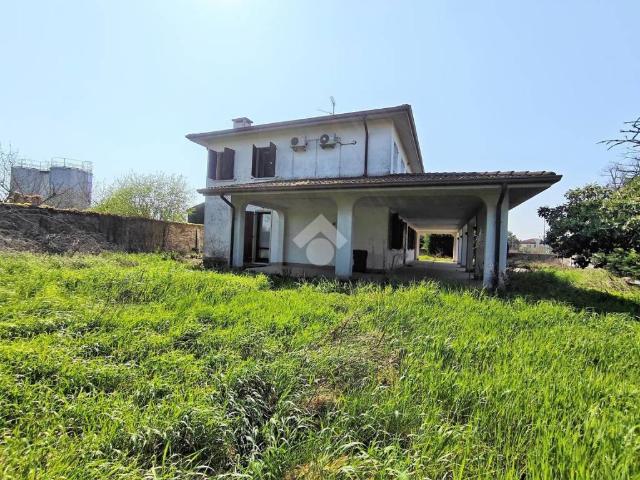 Villa in vendita a Curtatone MN
