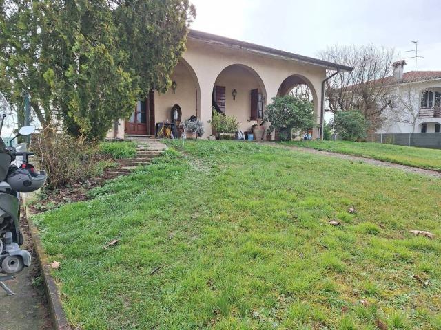 Villa in vendita a Curtatone MN