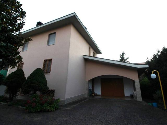 Villa in vendita a Cusago MI