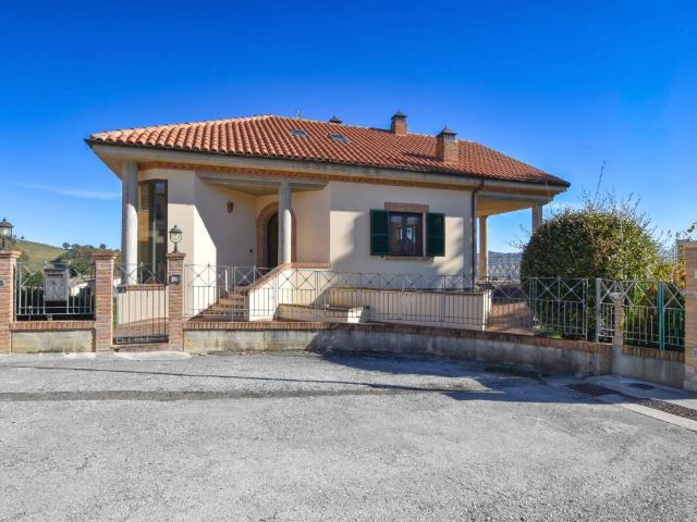 Villa in vendita a Amandola FM