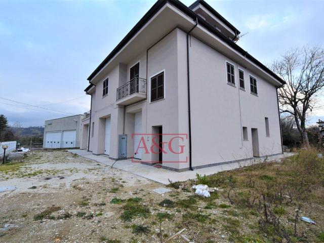 Villa in vendita a Amandola, Periferia