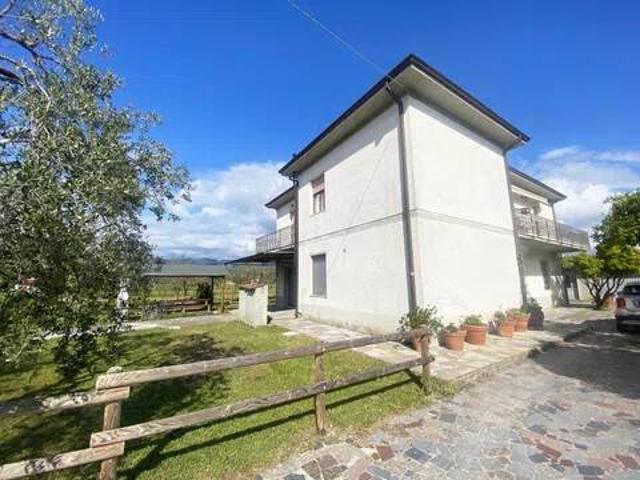 Villa in vendita a Ameglia SP