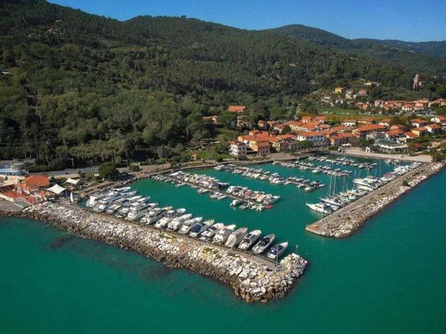 Villa in vendita a Ameglia SP