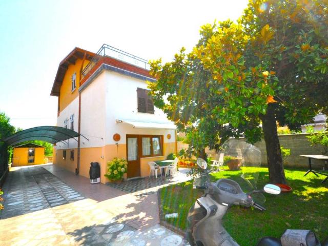Villa in vendita a Ameglia SP
