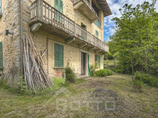 Villa in vendita a Ameno NO