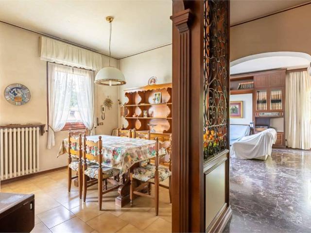 Villa in vendita a Anzano del Parco CO