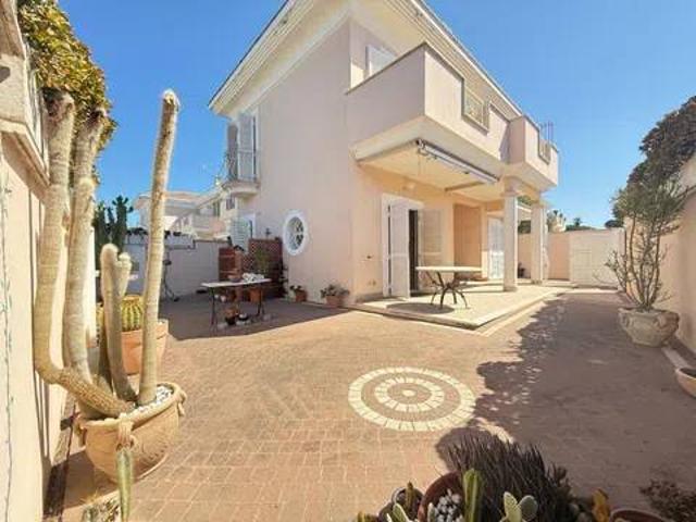 Villa in vendita a Anzio RM