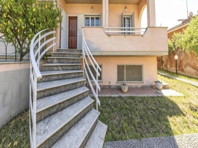 Villa in vendita a Anzio RM