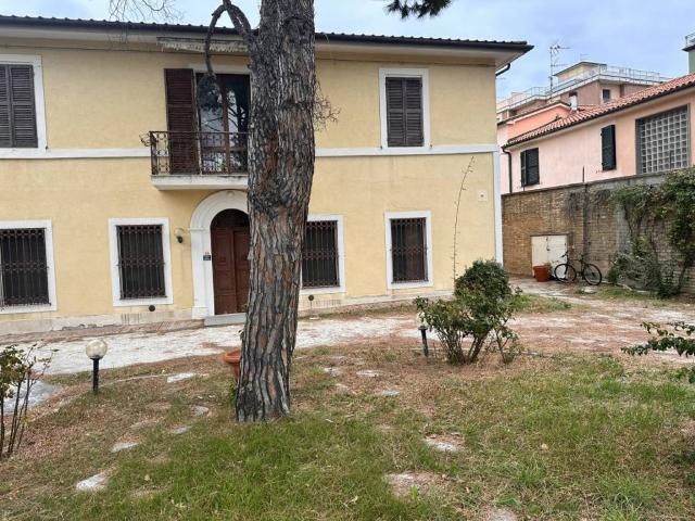 Villa in vendita a Ancona AN