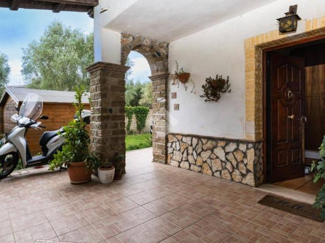 Villa in vendita a Anguillara Sabazia RM