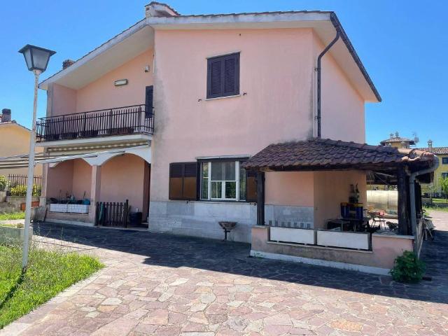 Villa in vendita a Anguillara Sabazia RM