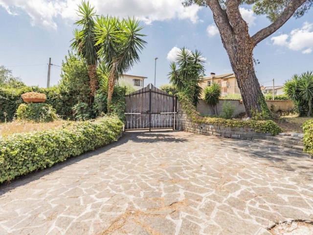 Villa in vendita a Anguillara Sabazia RM