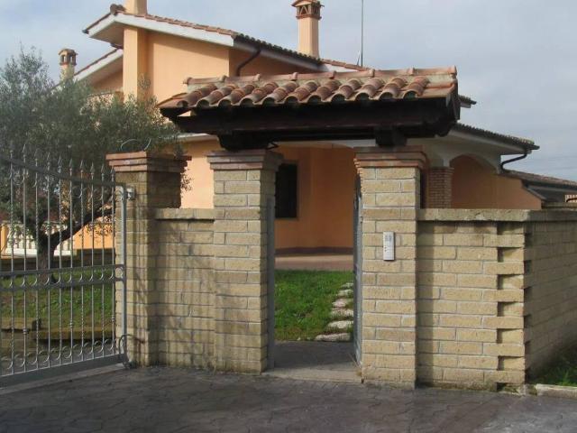 Villa in vendita a Anguillara Sabazia RM