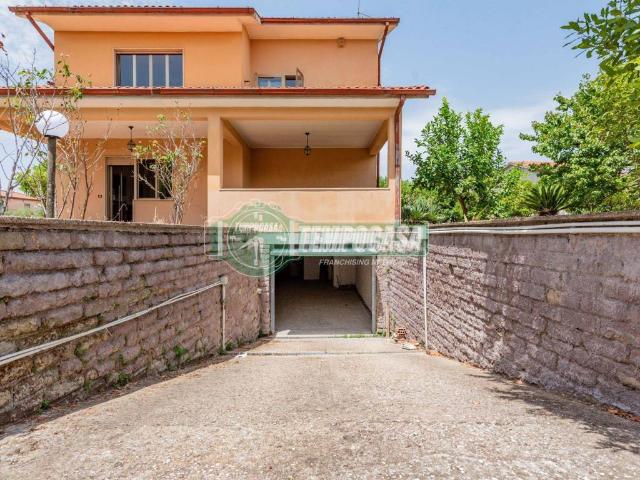 Villa in vendita a Anguillara Sabazia RM