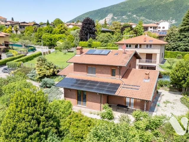 Villa in vendita a Annone di Brianza LC