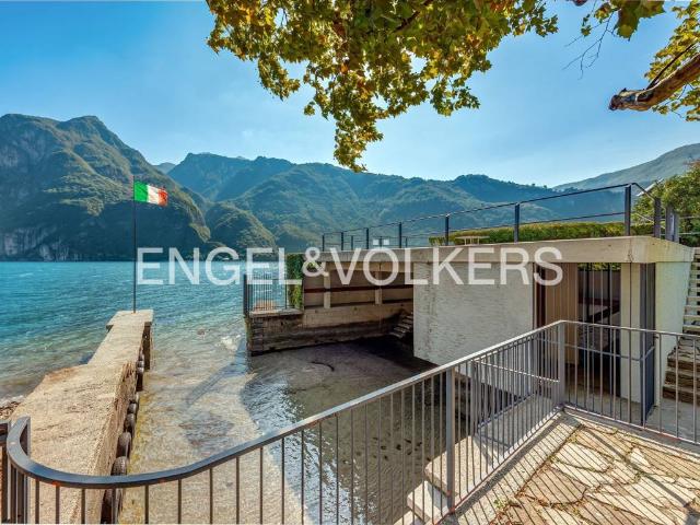 Villa in vendita a Abbadia Lariana LC