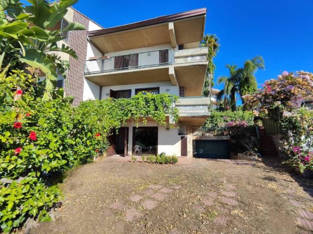 Villa in vendita a Aci Castello CT
