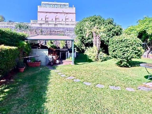 Villa in vendita a Aci Castello