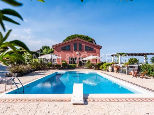 Villa in vendita a Aci Catena CT