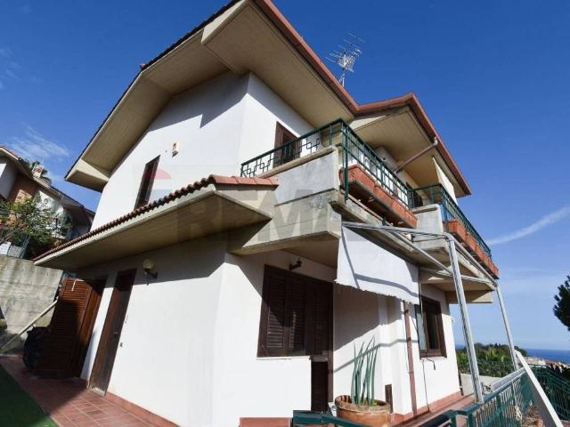 Villa in vendita a Aci Catena CT