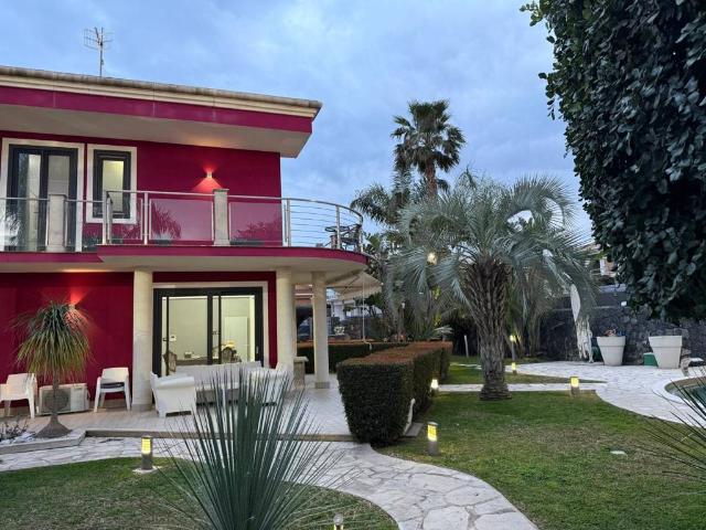 Villa in vendita a Aci Sant'Antonio CT