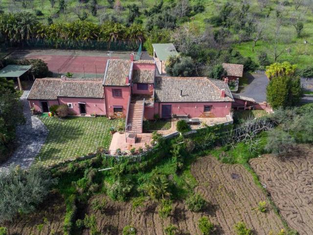 Villa in vendita a Aci Sant'Antonio CT