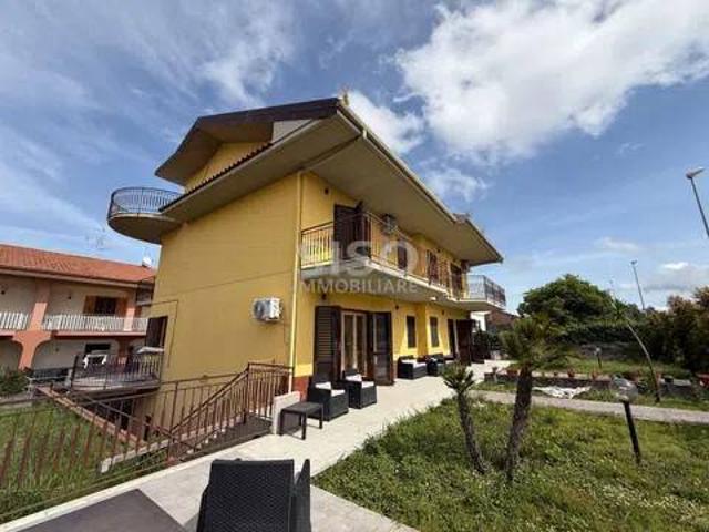Villa in vendita a Aci Sant'Antonio CT