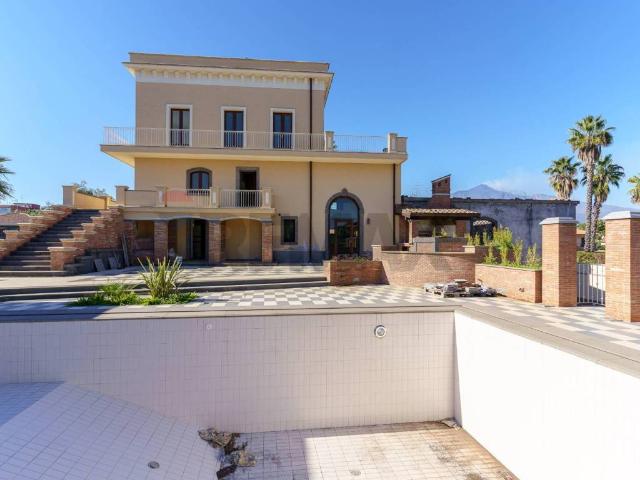 Villa in vendita a Aci Sant'Antonio CT
