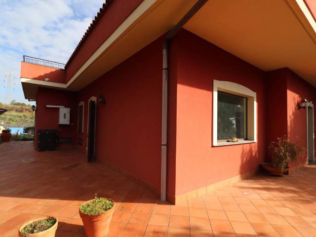 Villa in vendita a Aci Sant'Antonio CT