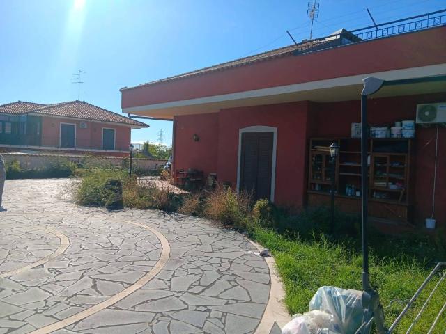 Villa in vendita a Aci Sant'Antonio CT