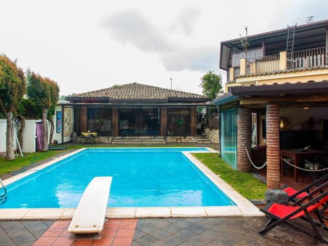 Villa in vendita a Acireale CT