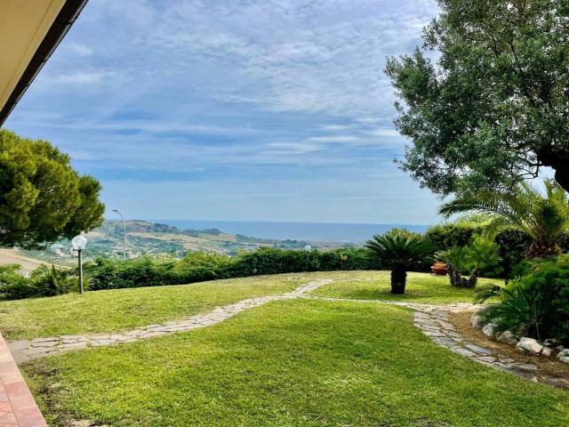 Villa in vendita a Acquaviva Picena AP