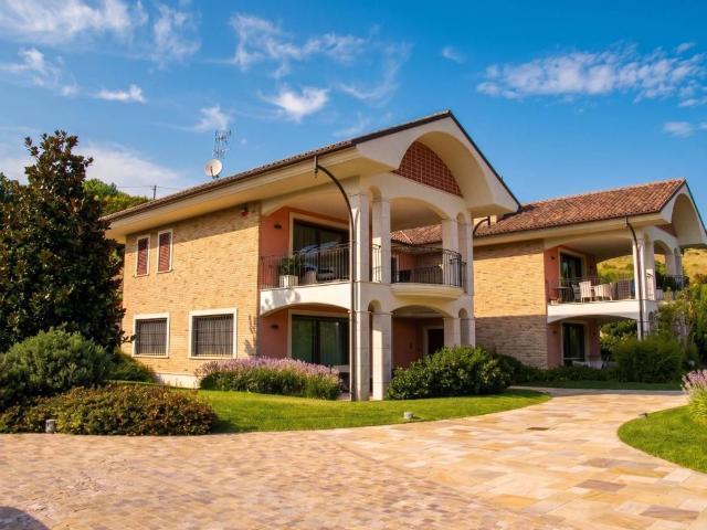 Villa in vendita a Acquaviva Picena AP