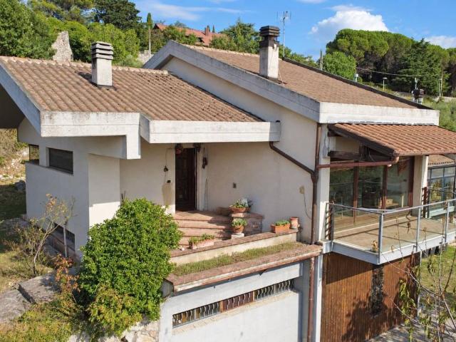 Villa in vendita a Acquasparta TR
