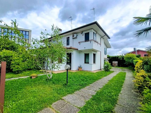 Villa in vendita a Adria RO