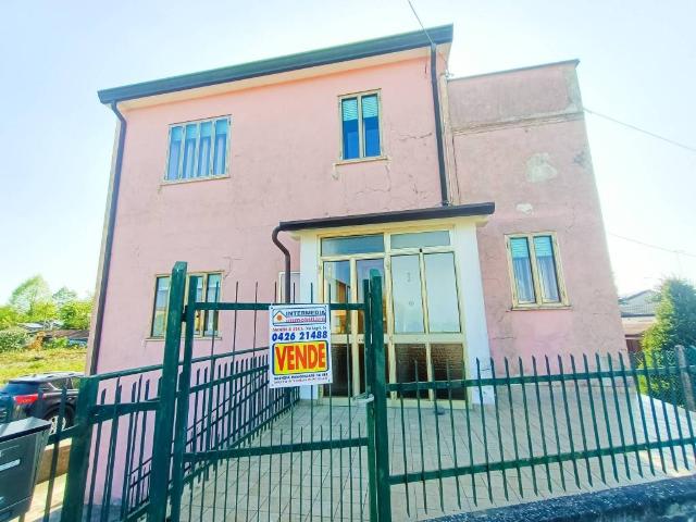 Villa in vendita a Adria RO
