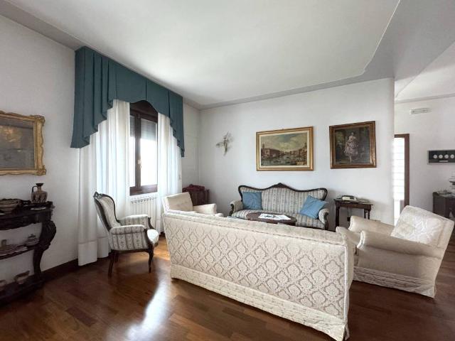 Villa in vendita a Adria RO