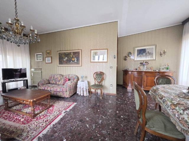 Villa in vendita a Adria RO
