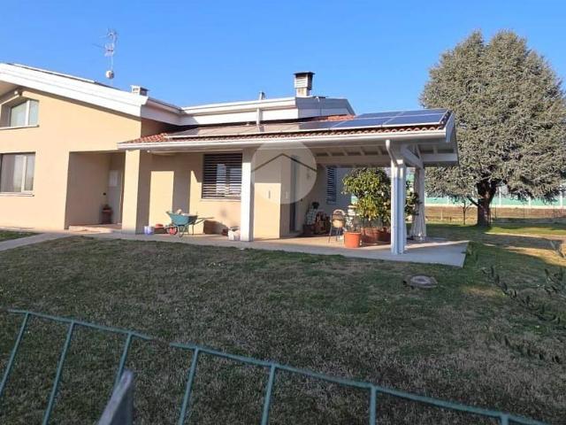 Villa in vendita a Adro BS