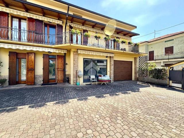 Villa in vendita a Adro BS